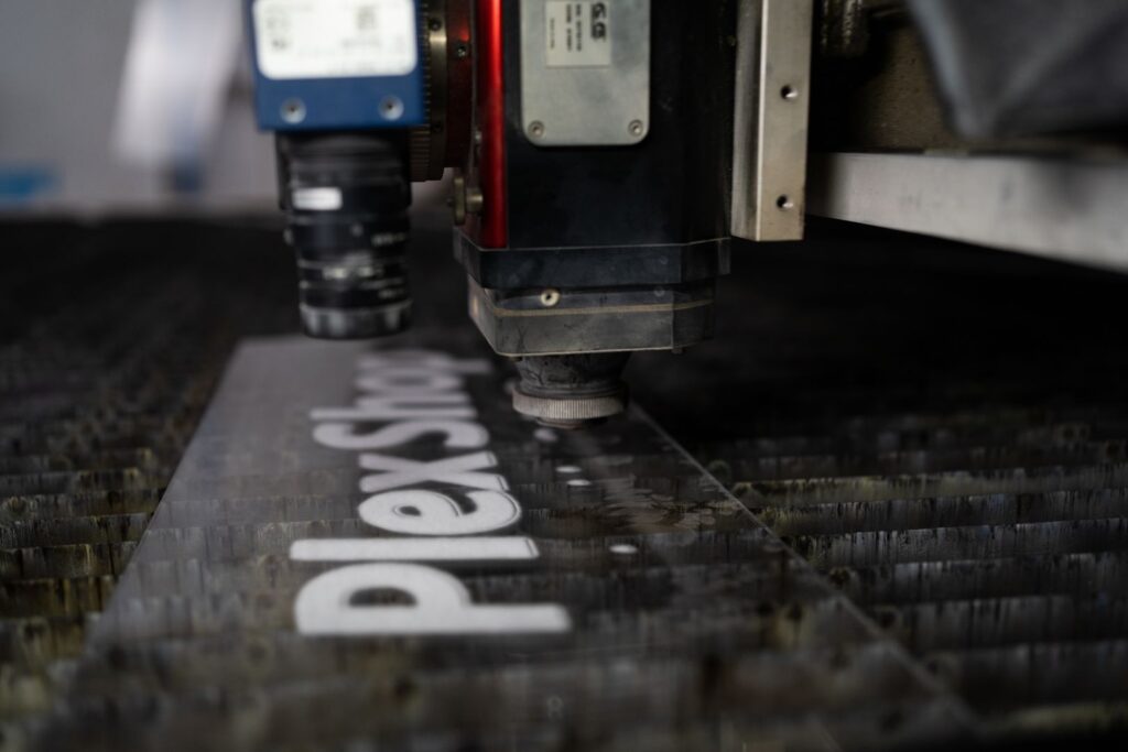 processo di marcatura laser plexiglass