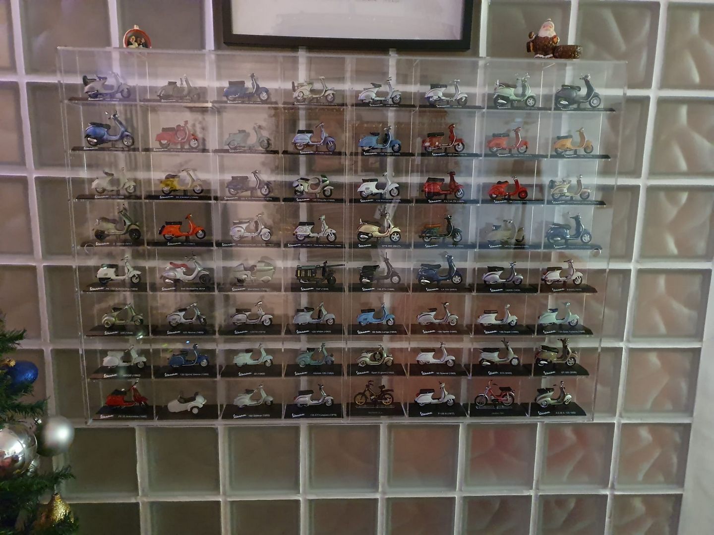 vetrinetta in plexiglass per esposizione modellini di vesspa