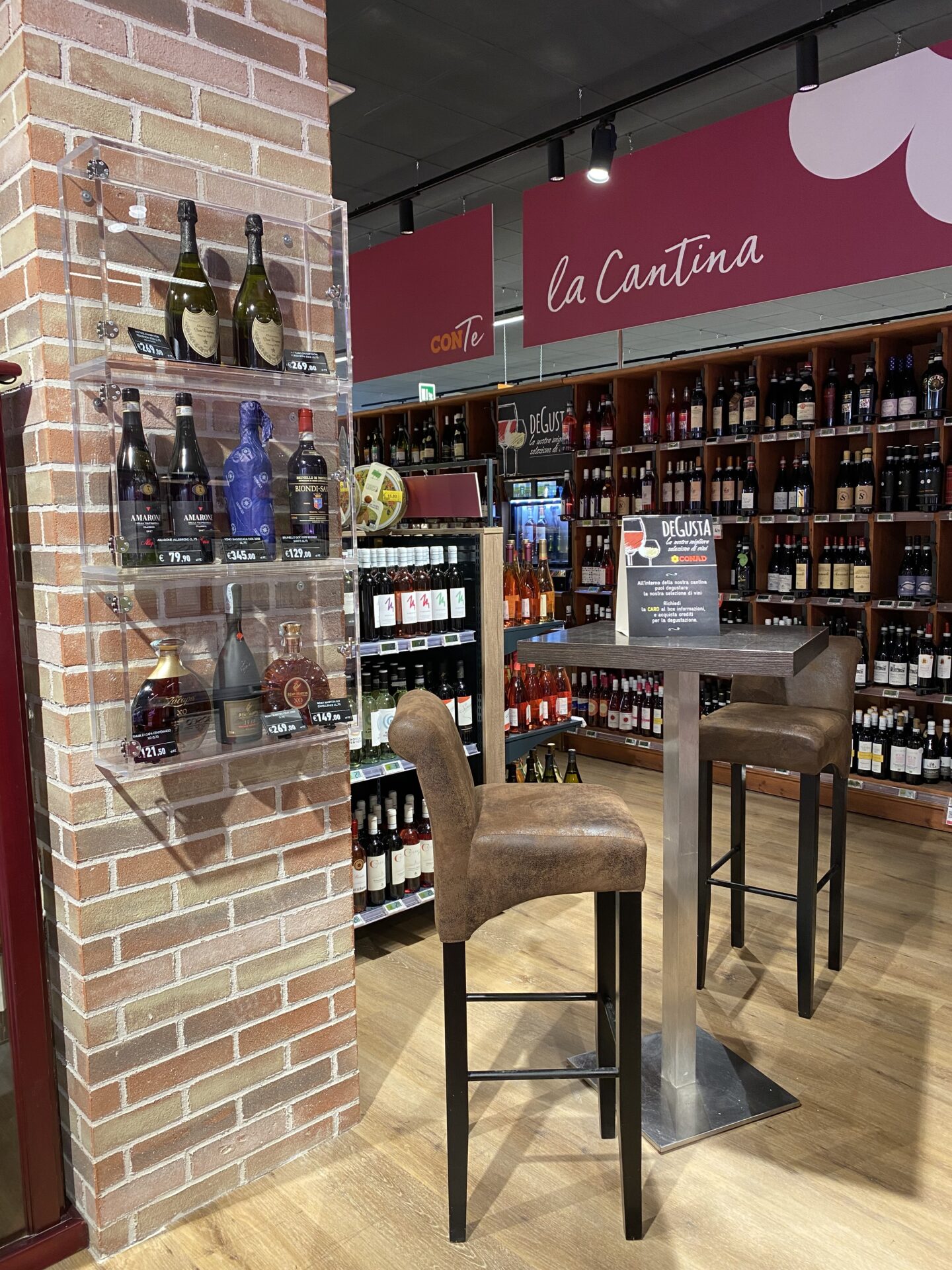 vetrinetta porta bottiglie in plexiglass