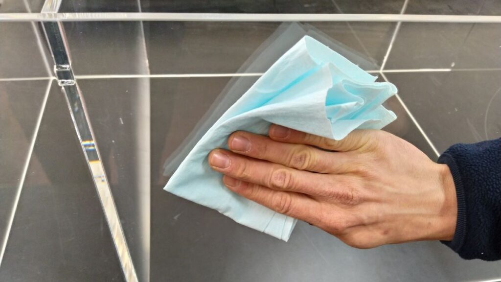 puizia del plexiglass e lucidatura