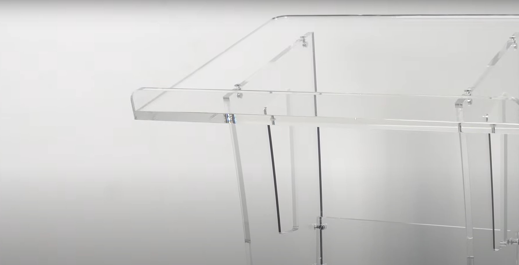 Leggio in plexiglass trasparente